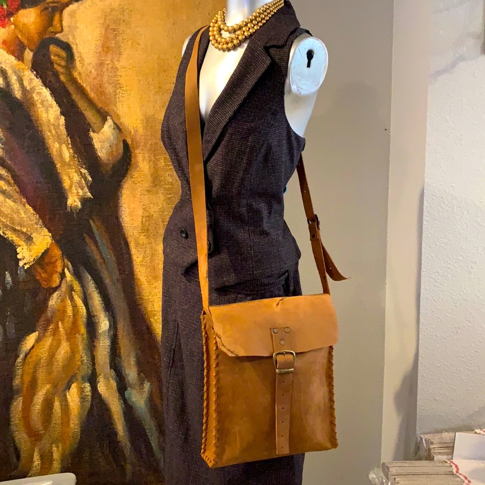NWOT Rustic Leather Light Brown Crossbody Purse. - Picture 1 of 3